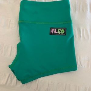Fleo shorts in monster